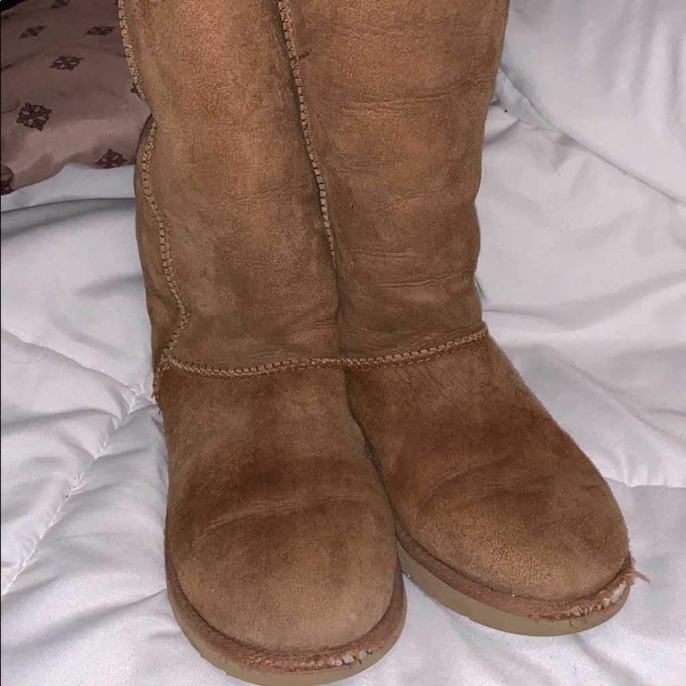 UGGS - Picture 2 of 2